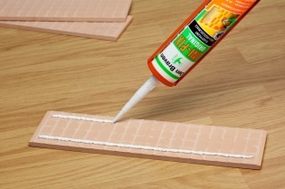 Uni-Fix Original, jak i pozostałe produkty z rodziny Uni-Fix, pozwoli nam łatwo i skutecznie dokonać m.in. drobnych domowych napraw, fot. Den Braven