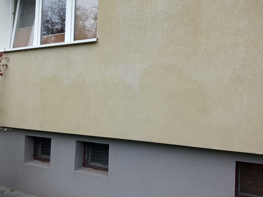  Zauważalne wysolenia na powierzchni wyprawy tynkarskiej fot. Dryvit