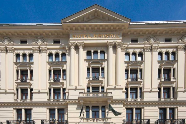 Staranną renowację fasady warszawskiego hotelu Bristol wykonano z zastosowaniem preparatu gruntującego Sto-HydroGrund