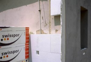 Docieplanie ścian w technologii lekkiej-mokrej przy wykorzystaniu styropianu