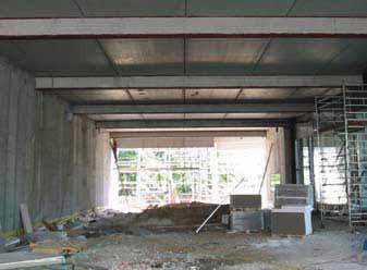 Jak układać płytki na trudnych nawierzchniach betonowych