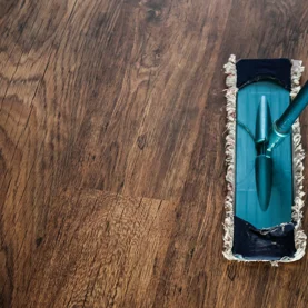 Jak czyścić podłogę drewnianą?