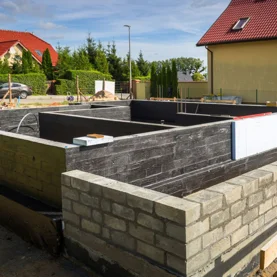 Nakładanie hydroizolacji bitumicznej – krok po kroku