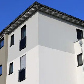 Tynki mozaikowe imitujące fakturę granitu i piaskowca na powierzchni ściany