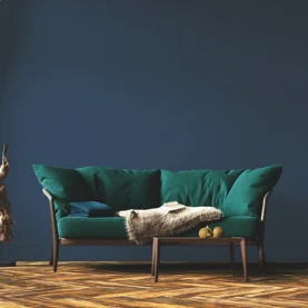 Oceaniczny granat, stojący na straży harmonii we wnętrzu. Kolorystyczna inspiracja na sezon 2020 od Bondex