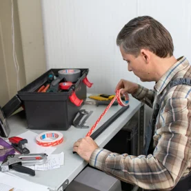 Czym zastąpić kołki i gwoździe? Profesjonalną taśmą montażową!