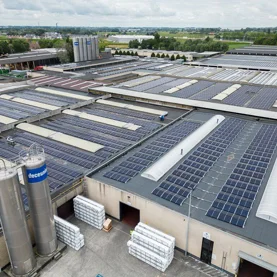 Deceuninck zwiększa moce przerobowe recyklingu, inwestując w firmie 