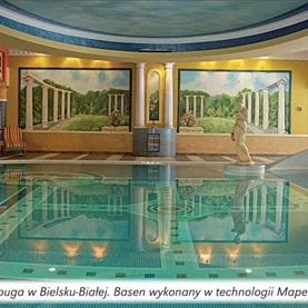 Montaż oraz spoinowanie mozaiki szklanej w technologii Mapei