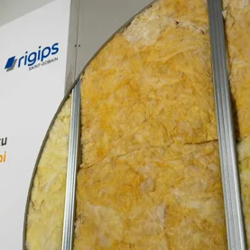 ISOVER i RIGIPS sponsorem wystawy prac Billa Violi podczas Festiwalu EnergaCAMERIMAGE 2025