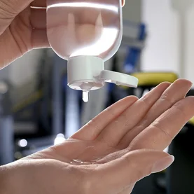 Zakaz etanolu w środkach do dezynfekcji? Branża farb i klejów alarmuje