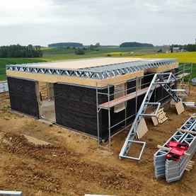 Domy szkieletowe wymagają wyjątkowej ochrony i izolacji. W tej realizacji w Lubawie maksymalnie zadbano o odporność konstrukcji