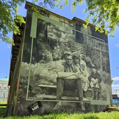 Mural upamiętniający Rodzinę Beksińskich w Sanoku