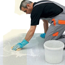 Wyklejanie okładziny ceramicznej w basenie