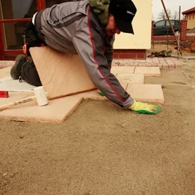 Układanie płytek mrozoodpornych na tarasie