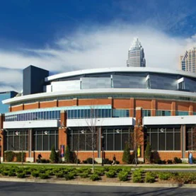 Przenikanie przeszłości i przyszłości - Time Warner Cable Arena w Charlotte 

