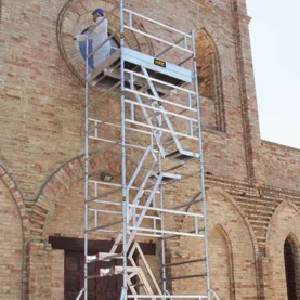 Jak wybrać bezpieczne rusztowania i drabiny