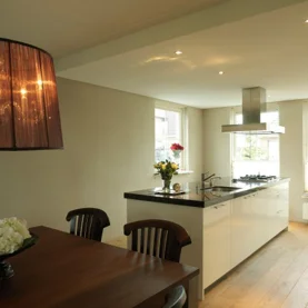 Drewniana podłoga w kuchni - dlaczego nie?