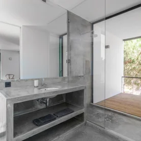 Posadzka z żywicy akrylowej - minimalistyczna tafla